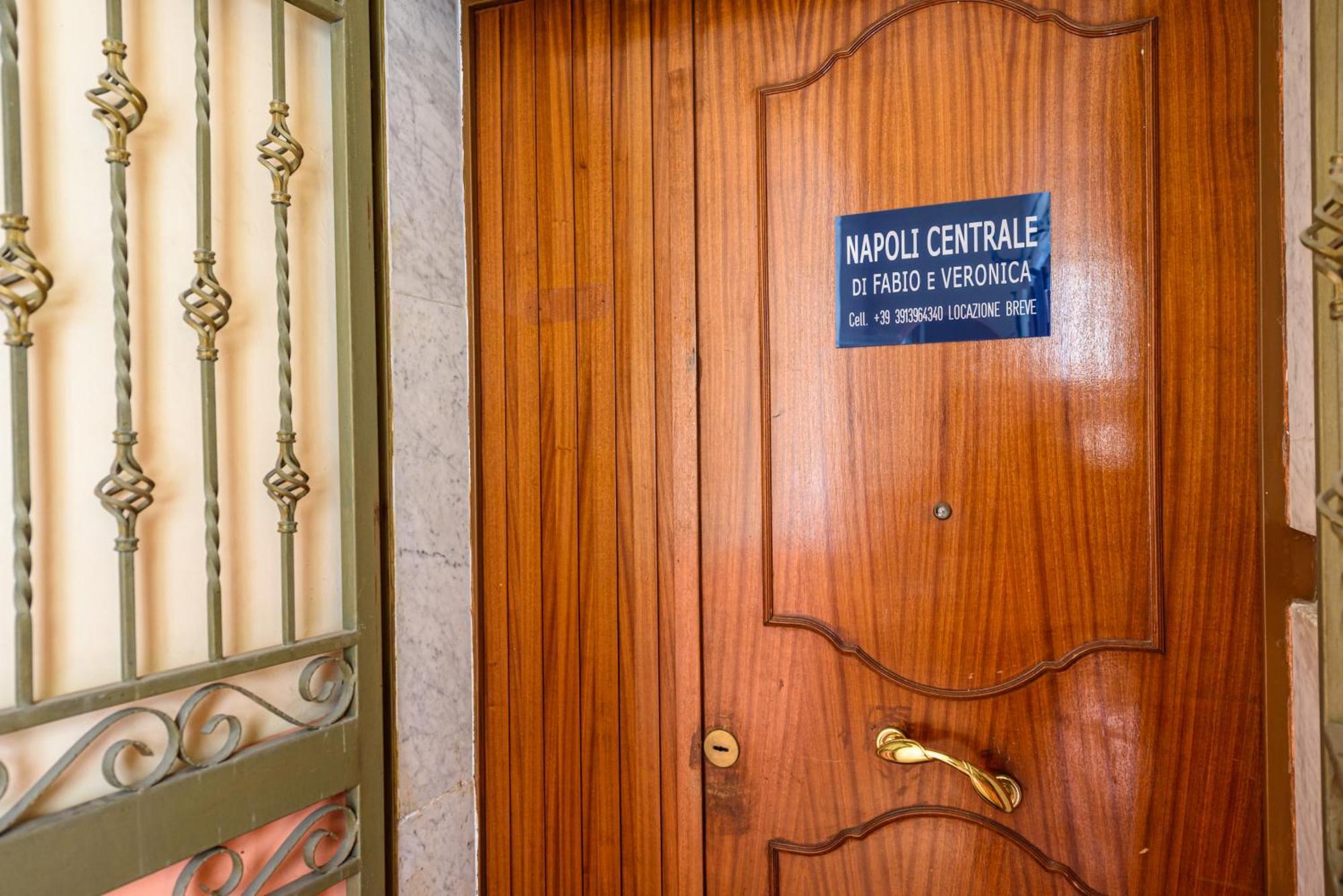 Napoli Centrale Di Fabio E Veronica Lt Exterior foto
